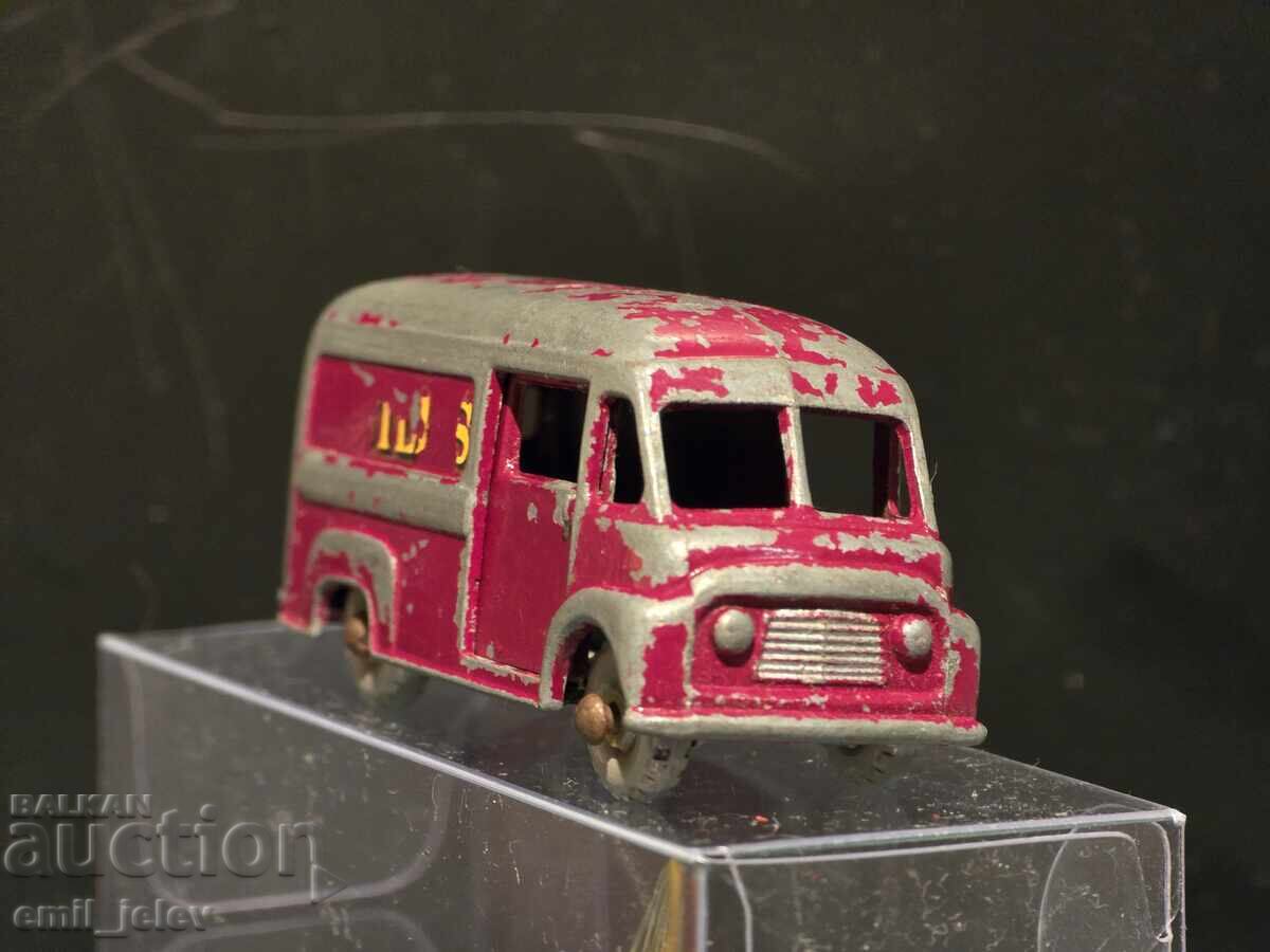 Livrarea LESNEY Matchbox-69A Commer Van "Nestle's" 1959-1964 god Livrarea LESNEY Matchbox-69A Commer Van "Nestle's" 1959-1964 god
