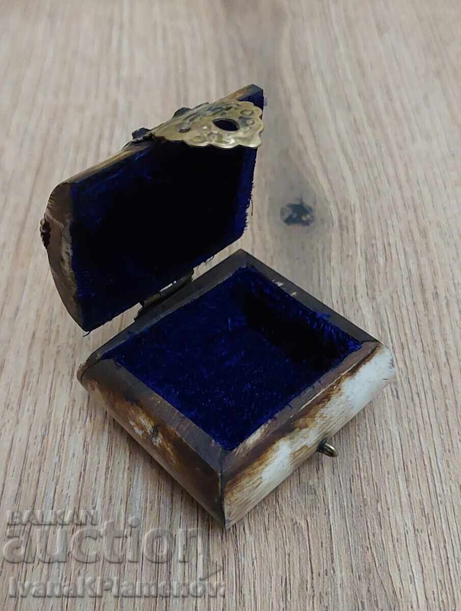 Auction Bone box for connoisseurs Auction Bone box for connoisseurs