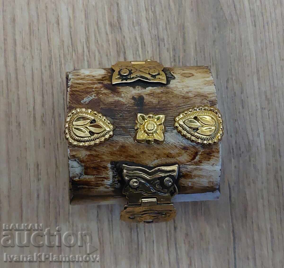 Livrarea Cutie din os pentru cunoscători