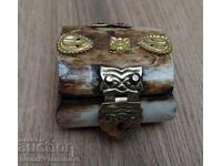 Cutie din os pentru cunoscători