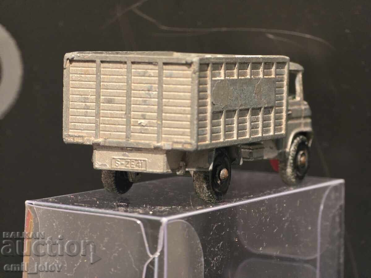 Delivery of Matchbox Lesney No. 11D Scaffolding Truck 1969