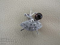 Broșă-balerină din chihlimbar baltic de primă clasă