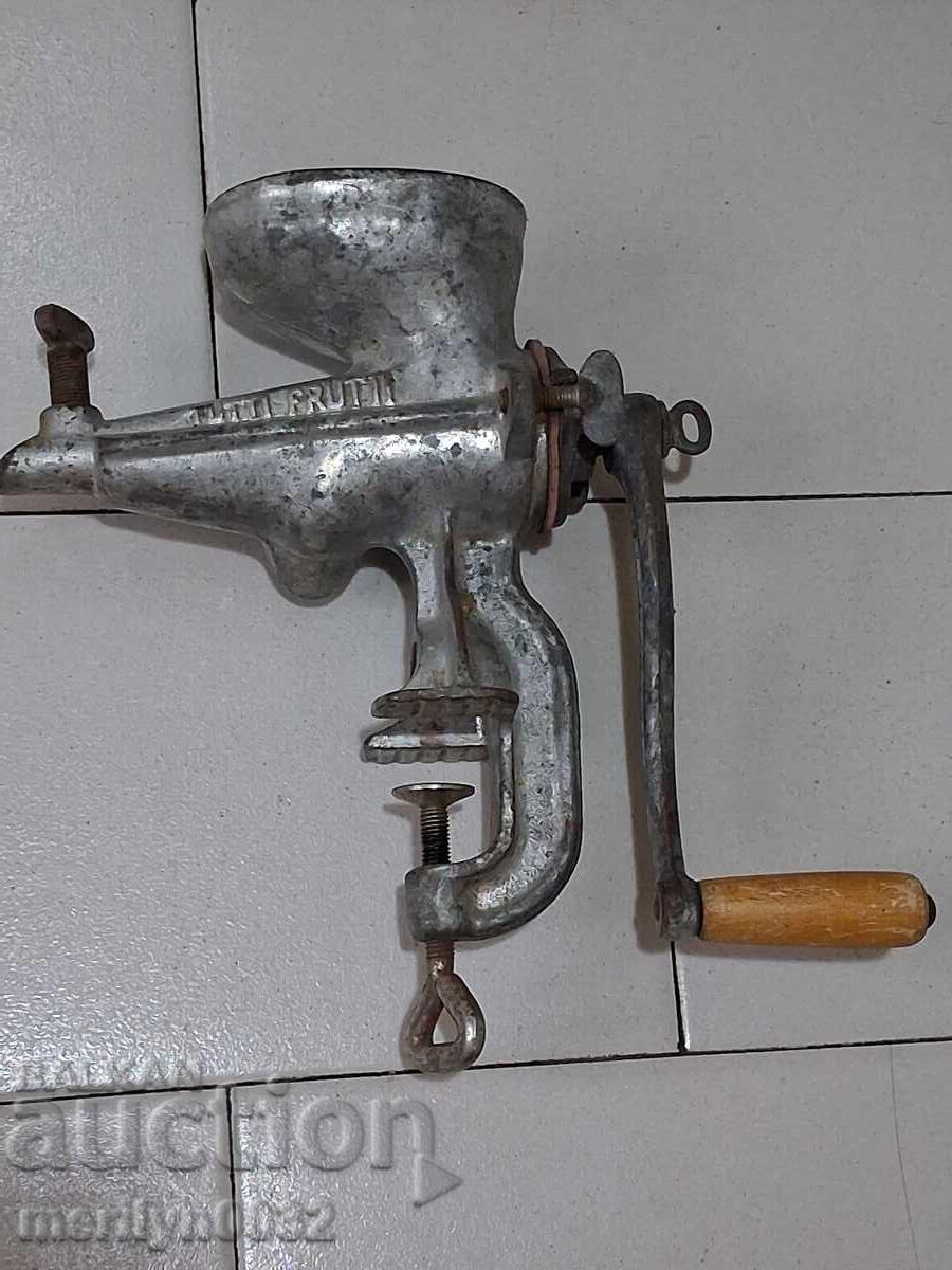 Παλιά μηχανή άλεσης φρούτων για χυμούς, μύλος με τιμή 69.00 BGN | € 35.28