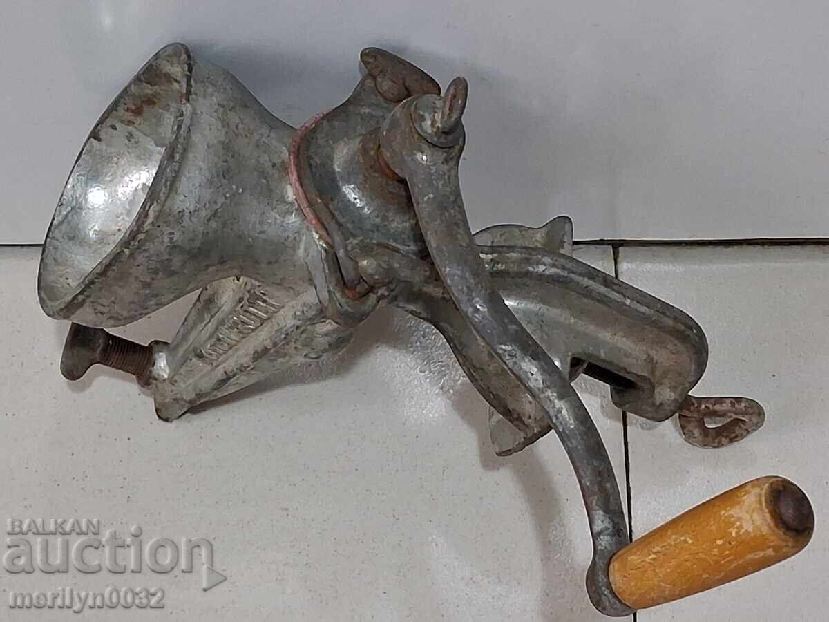 Δημοπρασία Παλιά μηχανή άλεσης φρούτων για χυμούς, μύλος