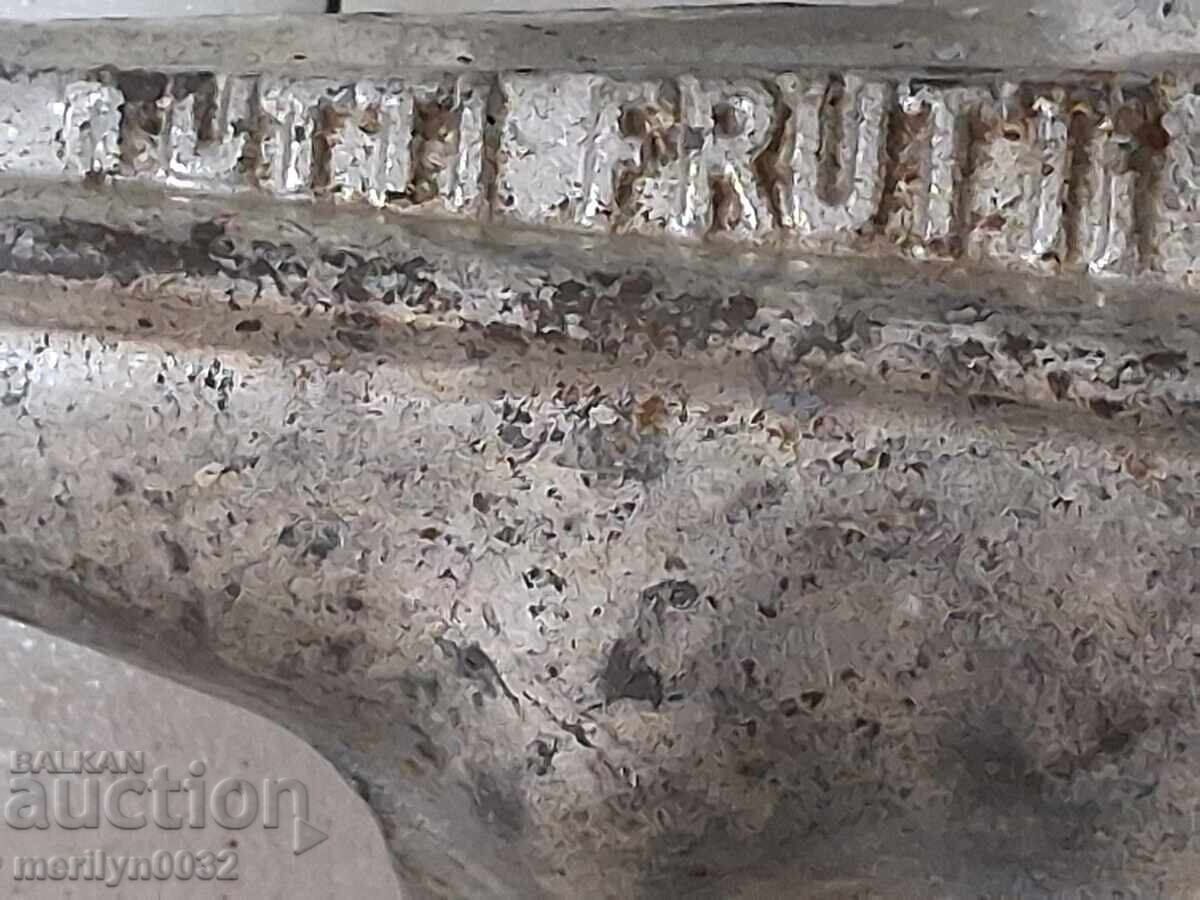 Παράδοση Παλιά μηχανή άλεσης φρούτων για χυμούς, μύλος