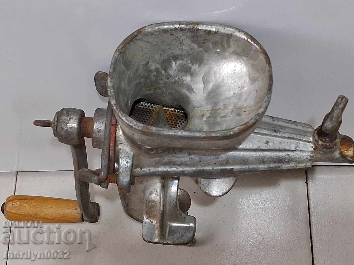 Παλιά μηχανή άλεσης φρούτων για χυμούς, μύλος - 6