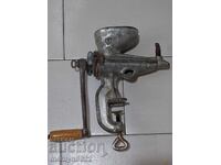 Παλιά μηχανή άλεσης φρούτων για χυμούς, μύλος