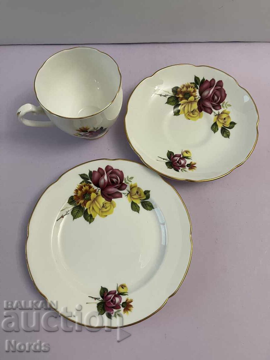 Δημοπρασία Όμορφο αγγλικό τριπλό σετ τσαγιού Δημοπρασία Όμορφο αγγλικό τριπλό σετ τσαγιού