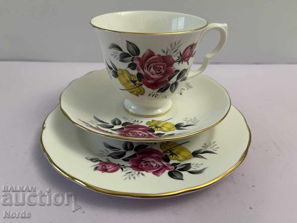 Αγγλικό τριπλό σετ τσαγιού Αγγλικό τριπλό σετ τσαγιού