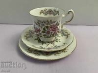 Βασιλικό σετ τριών τεμαχίων για τσάι