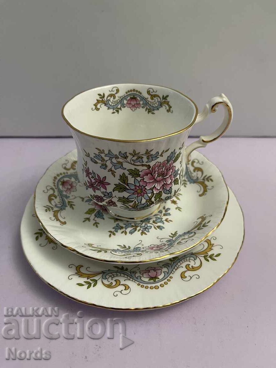 Βασιλικό σετ τριών τεμαχίων για τσάι με τιμή 15.25 BGN | € 7.80