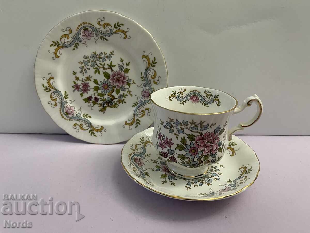 Βασιλικό σετ τριών τεμαχίων για τσάι