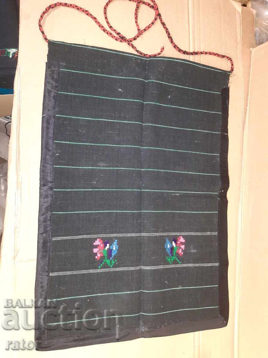 Αυθεντική μάλλινη ποδιά, κοστούμι Αυθεντική μάλλινη ποδιά, κοστούμι