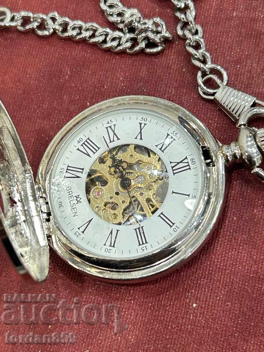 Το ρολόι τσέπης λειτουργεί