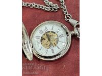 Το ρολόι τσέπης λειτουργεί