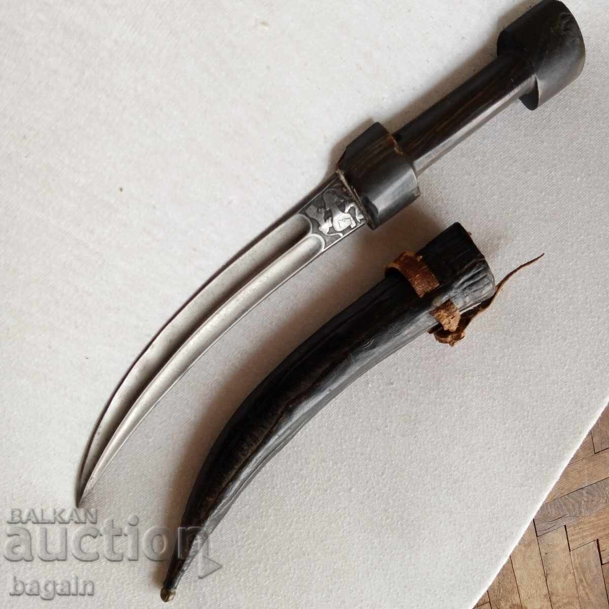 Kamă, pumnal, handjar, bebut cu preț 1700.00 BGN | € 869.20 Kamă, pumnal, handjar, bebut cu preț 1700.00 BGN | € 869.20