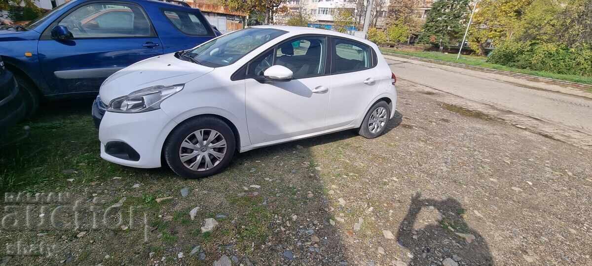 Peugeot 208 cu preț € 6500.00 | 12712.94 BGN