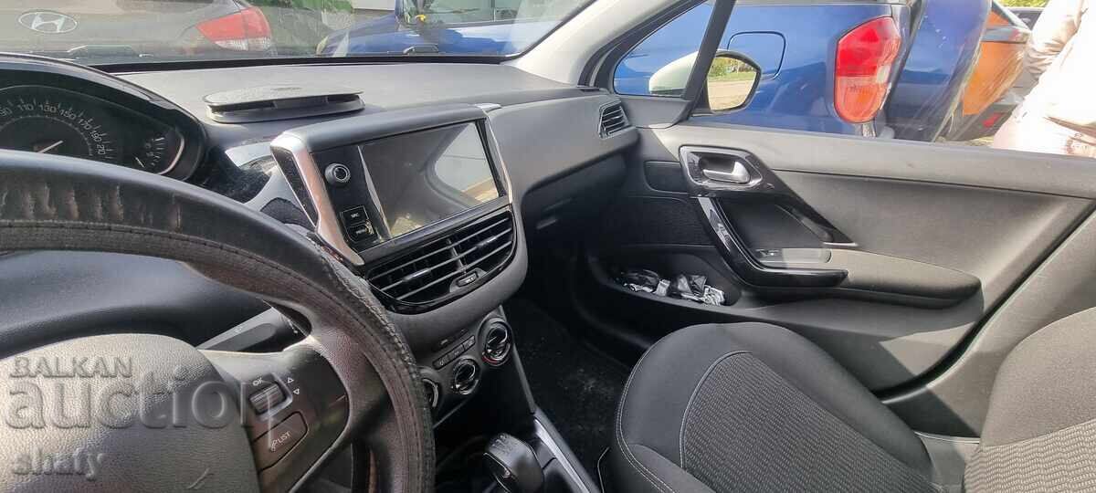 Peugeot 208 - 5