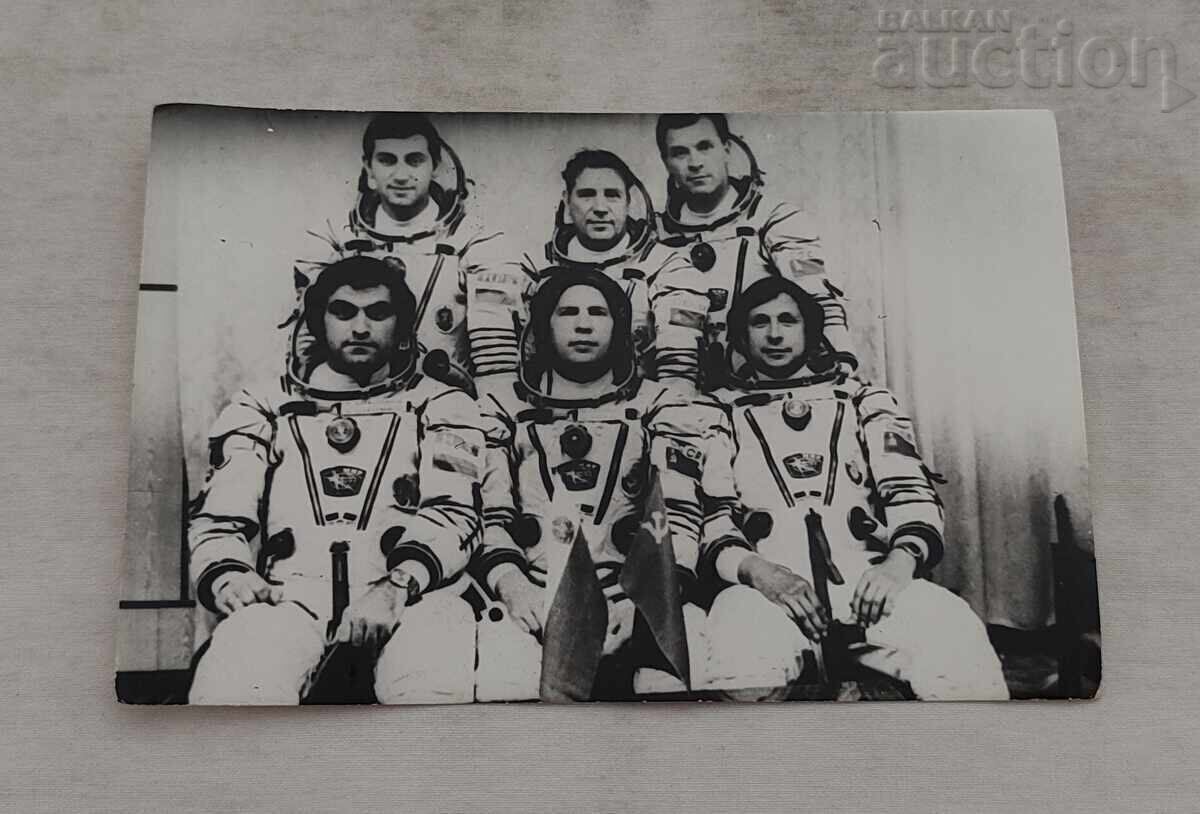 KOSMOS AL. ALEKSANDROV NRB/USSR P.K. 1988