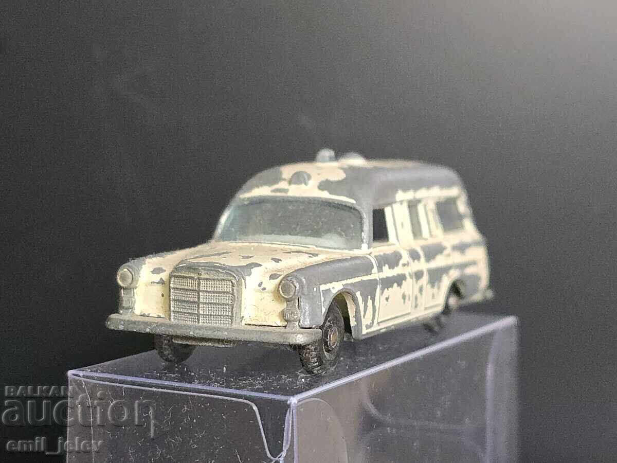 Auction Matchbox Lesney No. 3C Mercedes Ambulance 1967 Auction Matchbox Lesney No. 3C Mercedes Ambulance 1967