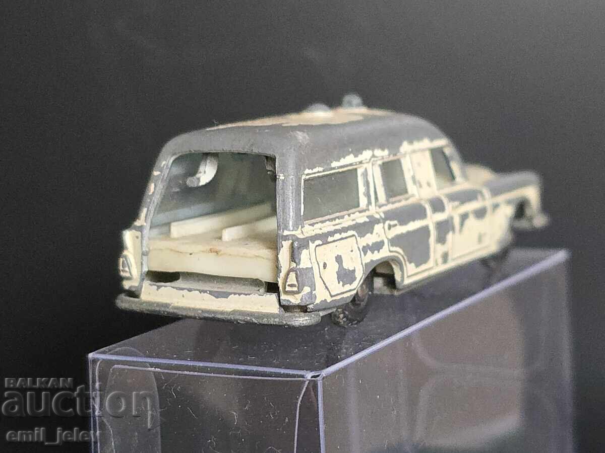 Delivery of Matchbox Lesney No. 3C Mercedes Ambulance 1967 Delivery of Matchbox Lesney No. 3C Mercedes Ambulance 1967