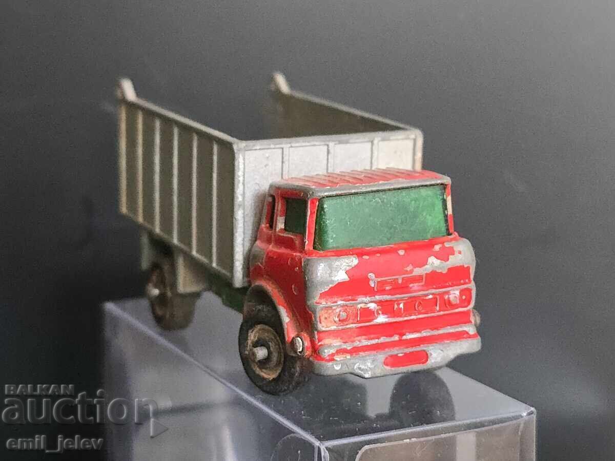 Matchbox Lesney No 26C GMC Tipper Truck 1968 cu preț € 2.55 | 4.99 BGN Matchbox Lesney No 26C GMC Tipper Truck 1968 cu preț € 2.55 | 4.99 BGN