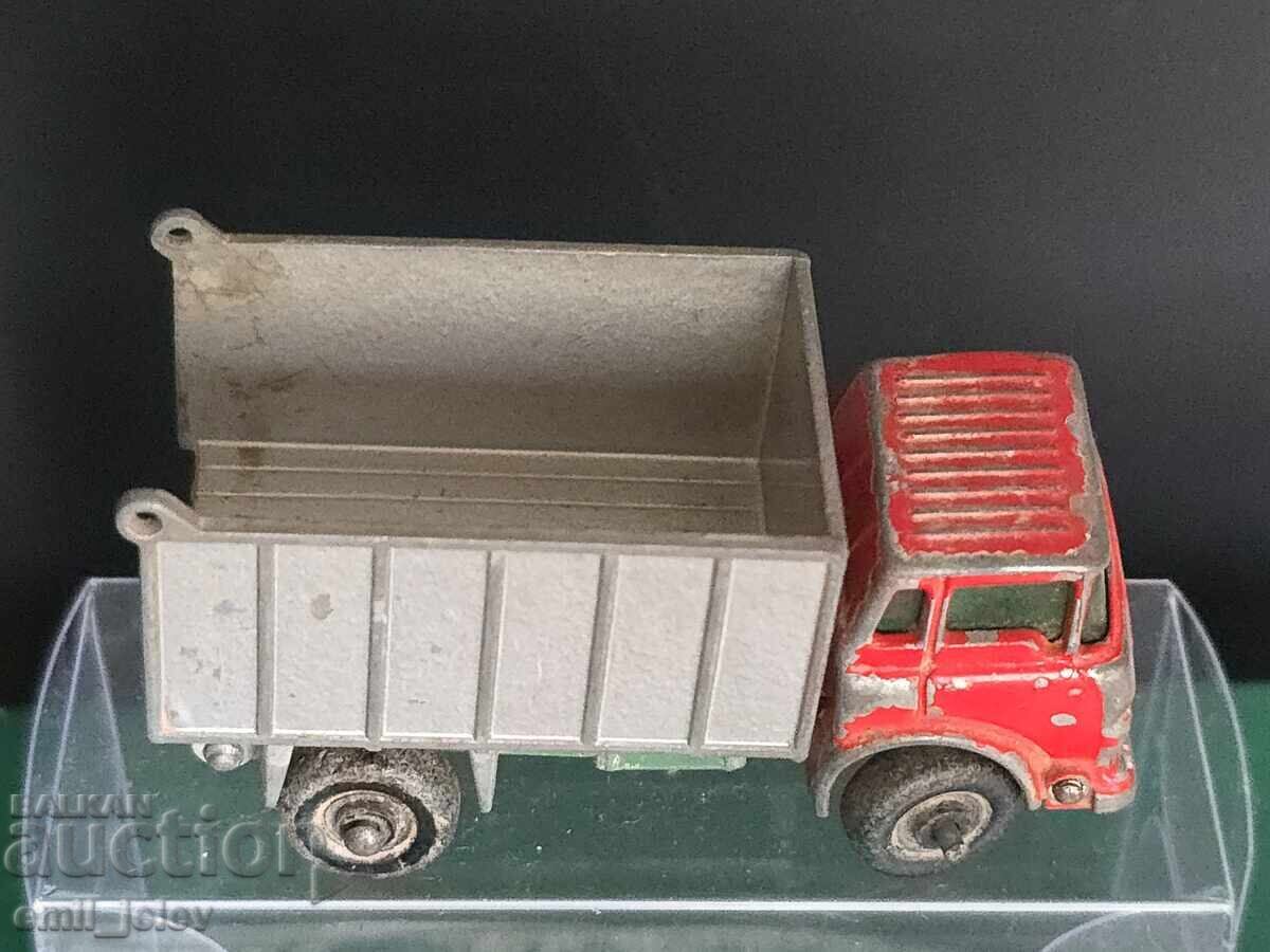 Matchbox Lesney No. 26C GMC Tipper Truck 1968 - 6