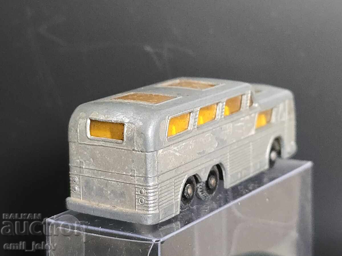 Delivery of Matchbox Lesney No. 66C Greyhound Coach 1966
