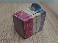 Cutie lucrată manual din mineral pentru cunoscători