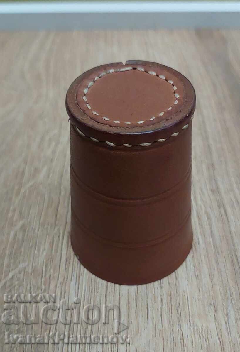 Delivery of Leather dice cup for connoisseurs Delivery of Leather dice cup for connoisseurs