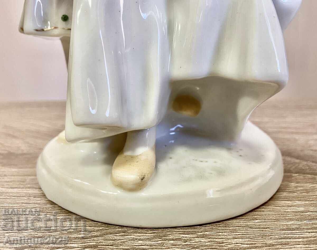 Άγαλμα «Το Πρώτο Βιβλίο» — Polonne ZHK, πορσελάνη - 7