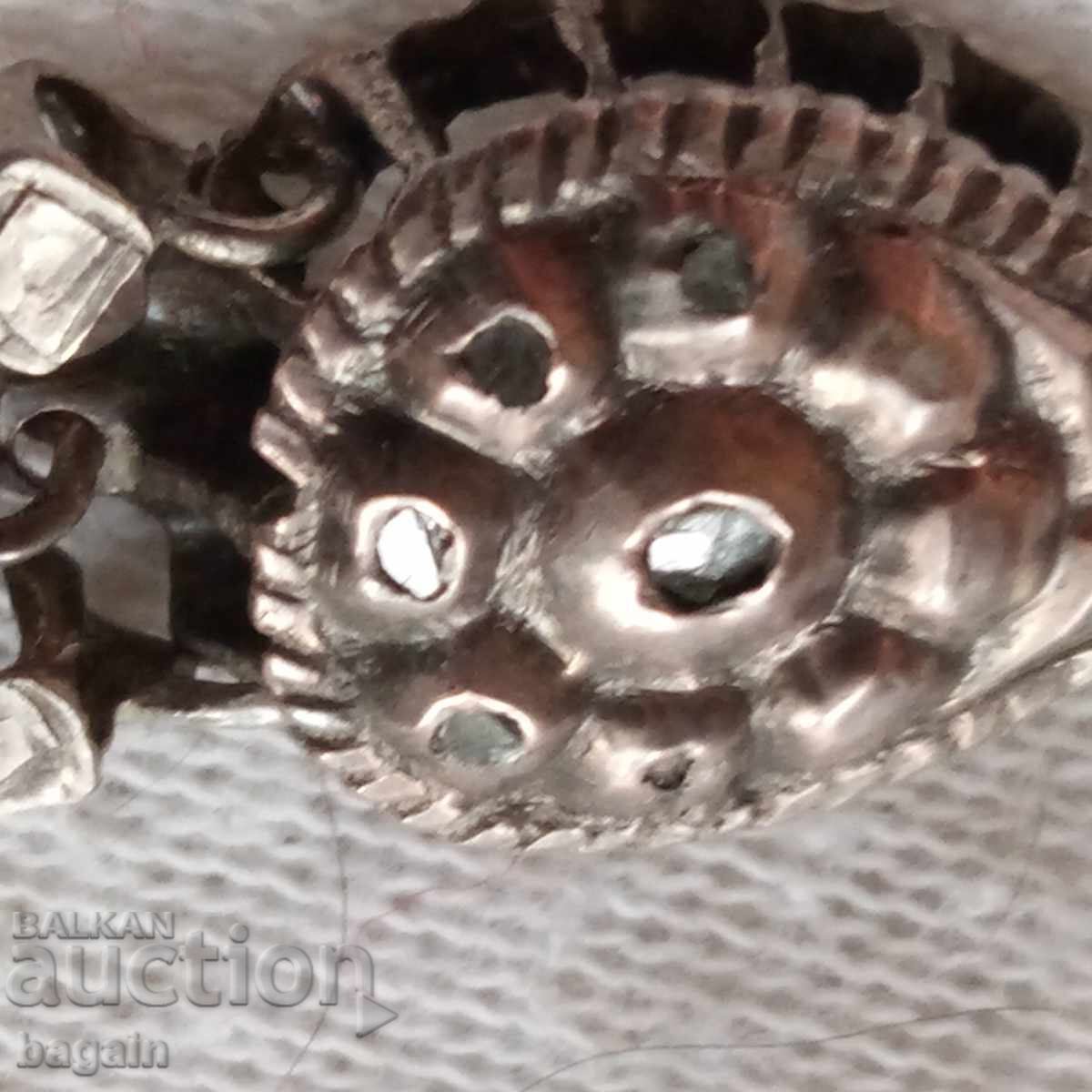 Παράδοση Διαμαντένιο μενταγιόν. Ασήμι