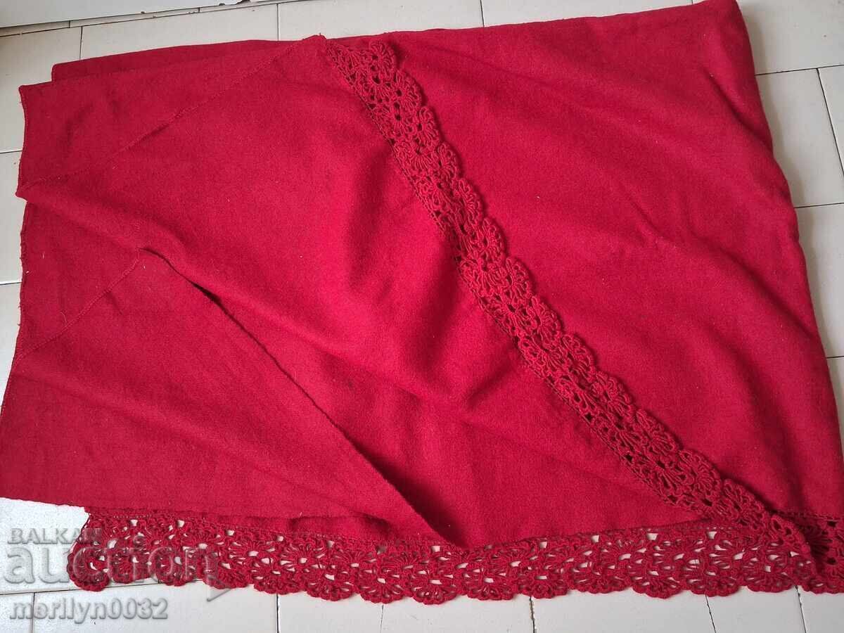 Livrarea Cuvertură de pat veche din lână, postav roșu, cu dantelă Livrarea Cuvertură de pat veche din lână, postav roșu, cu dantelă