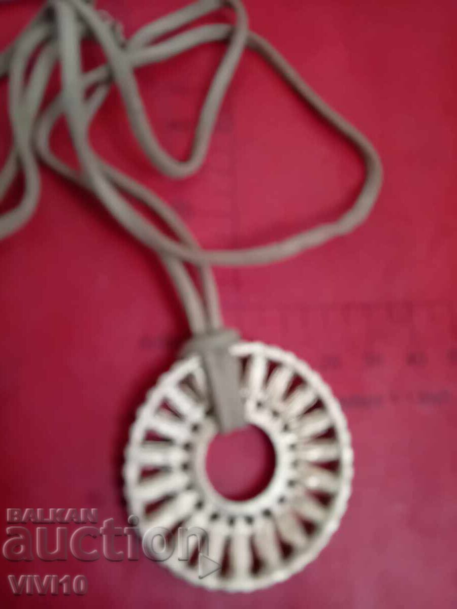 Δημοπρασία Αρχαίο κολιέ, esprit, φυσικά πετράδια