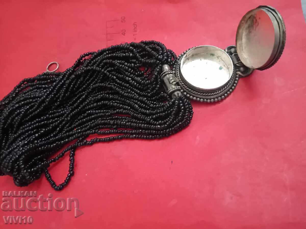 Livrarea Colier vechi cu carneol