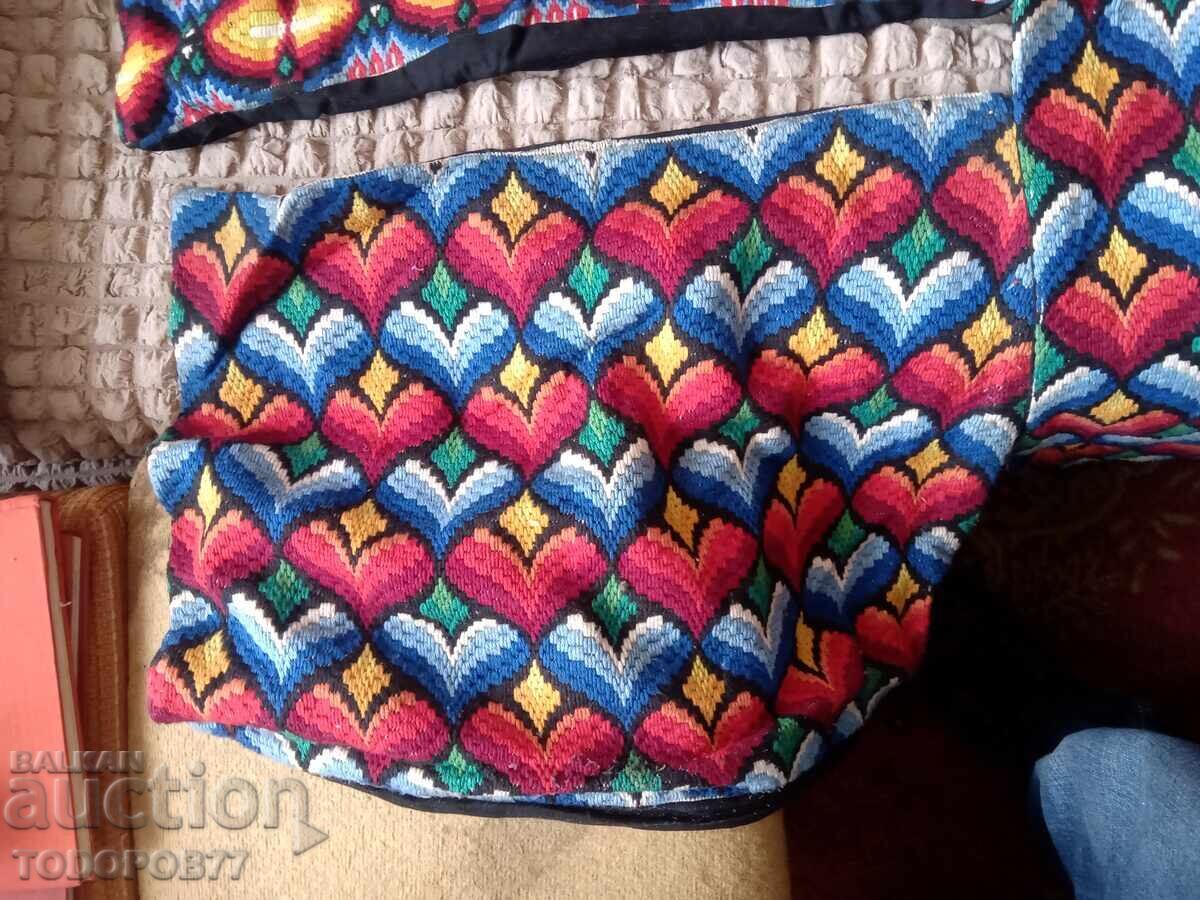 Παλιά χειροποίητα κεντημένα μαξιλαροθήκες με τιμή 45.00 BGN | € 23.01 Παλιά χειροποίητα κεντημένα μαξιλαροθήκες με τιμή 45.00 BGN | € 23.01