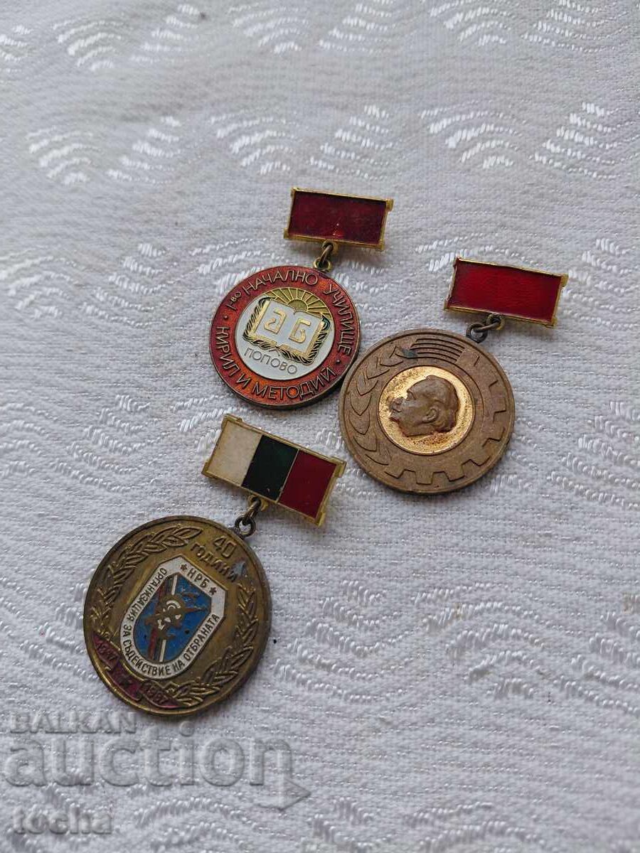 Παρτίδα παρασημοφοριών, μετάλλια, σήματα στήθους. BZC