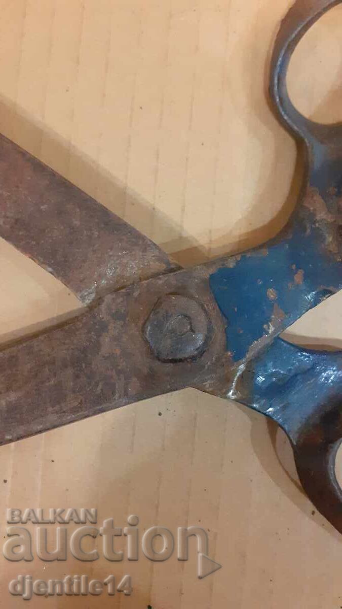 Old Big Scissors with price 80.00 BGN | € 40.90