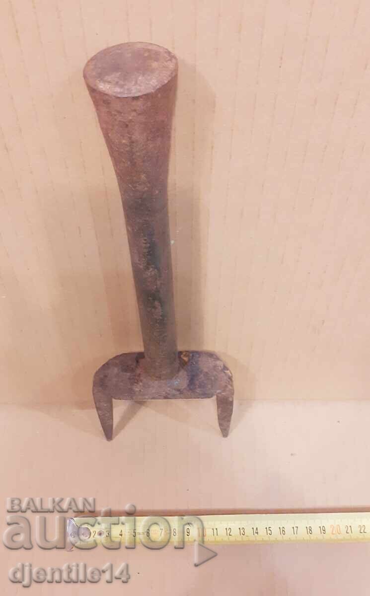 Εργαλείο για κλείσιμο μαλλιών με τιμή 30.00 BGN | € 15.34