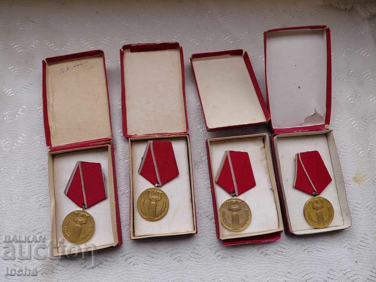 Παρτίδα παρασημοφοριών, μετάλλια, σήματα στήθους. BZC Παρτίδα παρασημοφοριών, μετάλλια, σήματα στήθους. BZC