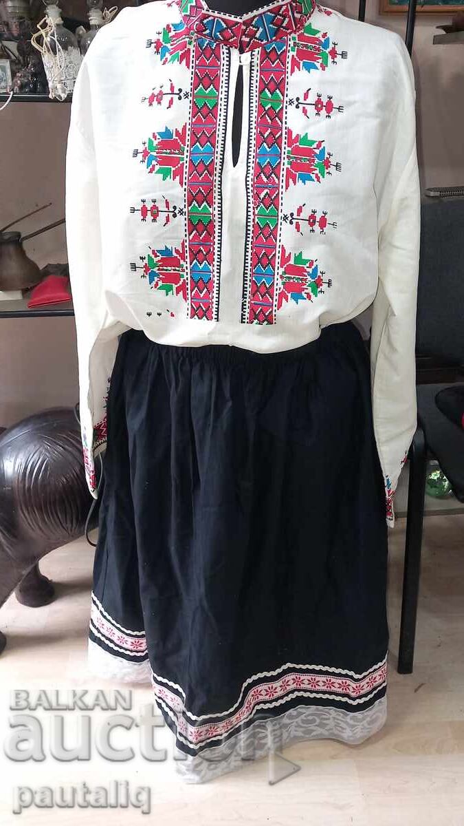 Livrarea COSTUME FOLK Livrarea COSTUME FOLK