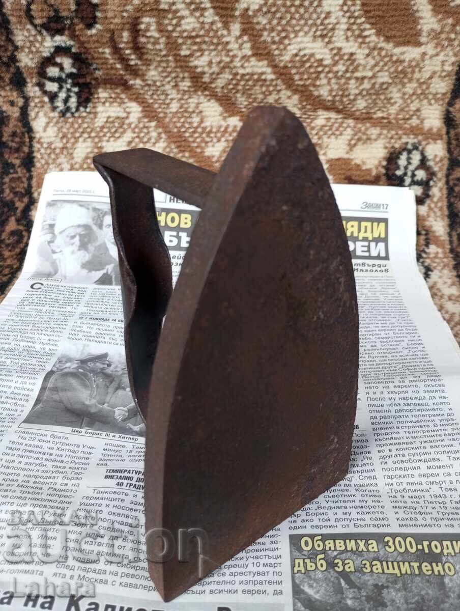 Auction  Antique metal iron