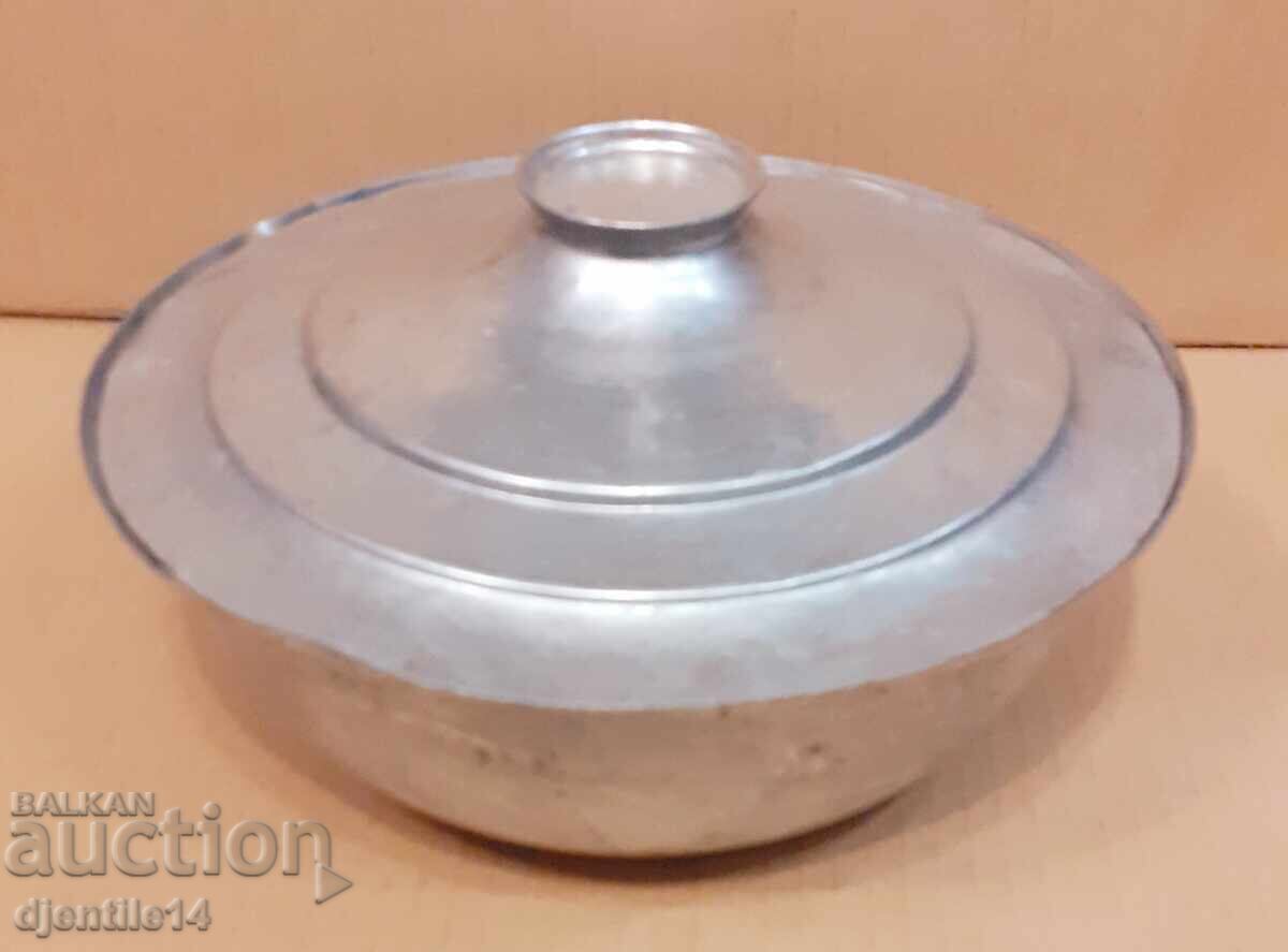 Πιάτο παλιό μεγάλο με καπάκι αλουμινίου