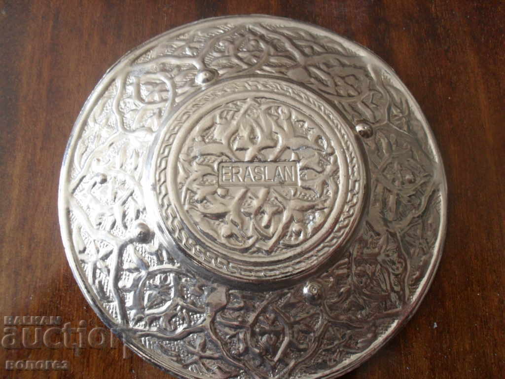 Farfurie metalică cu motive orientale - Turcia cu preț 2.00 BGN | € 1.02 Farfurie metalică cu motive orientale - Turcia cu preț 2.00 BGN | € 1.02