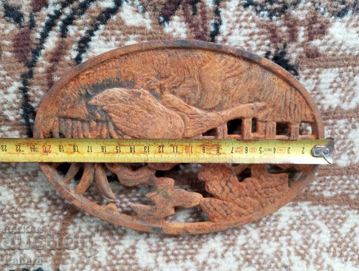 Auction  Antique metal iron rest