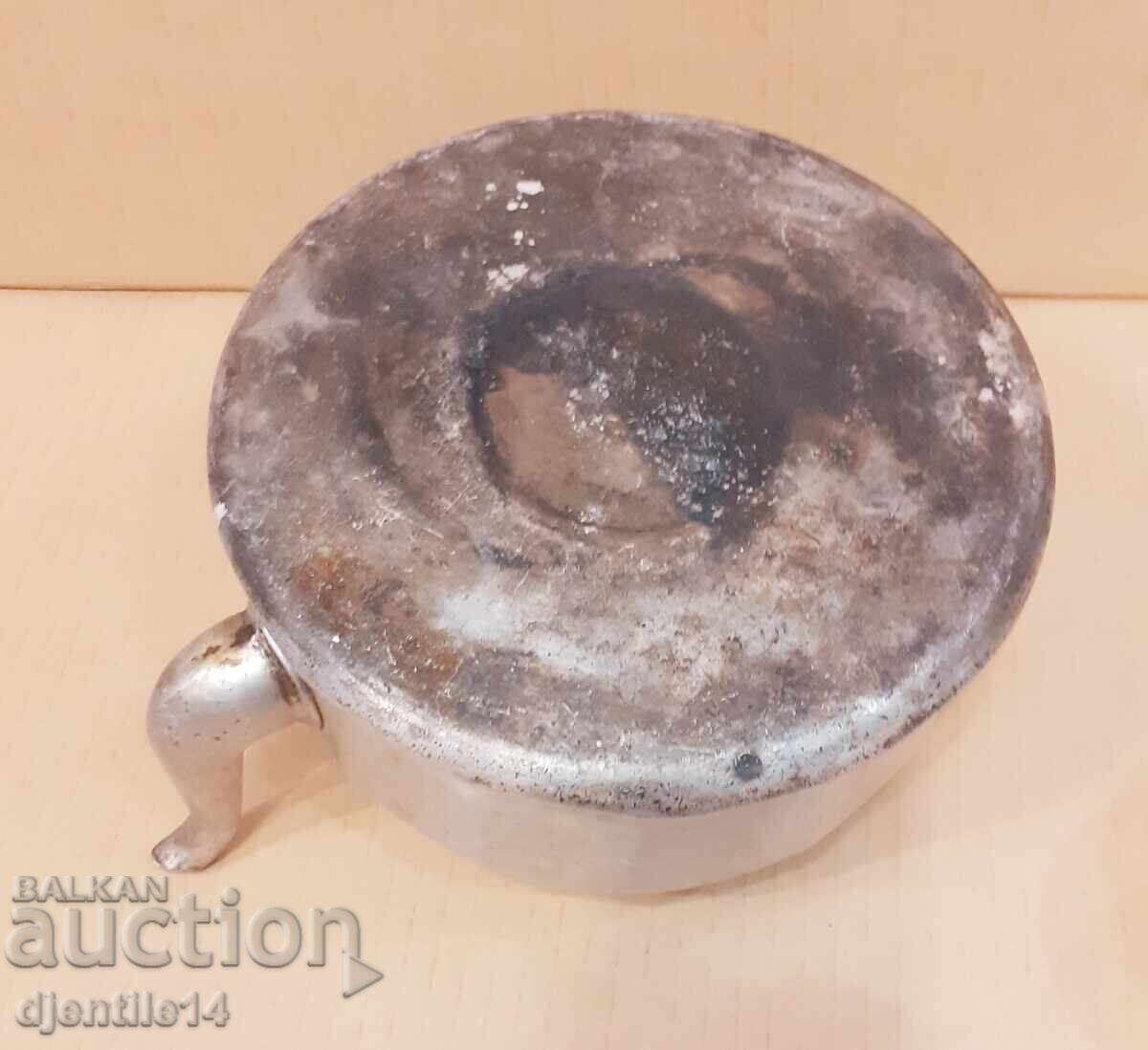 Licitație Ceainic vechi din aluminiu Licitație Ceainic vechi din aluminiu