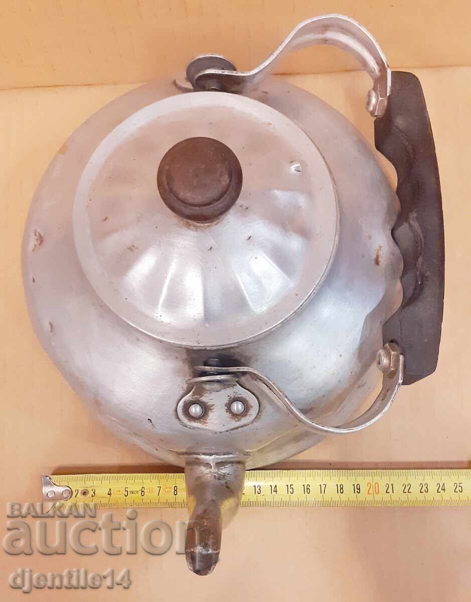 Ceainic vechi din aluminiu - 5 Ceainic vechi din aluminiu - 5