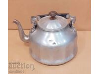 Ceainic vechi din aluminiu