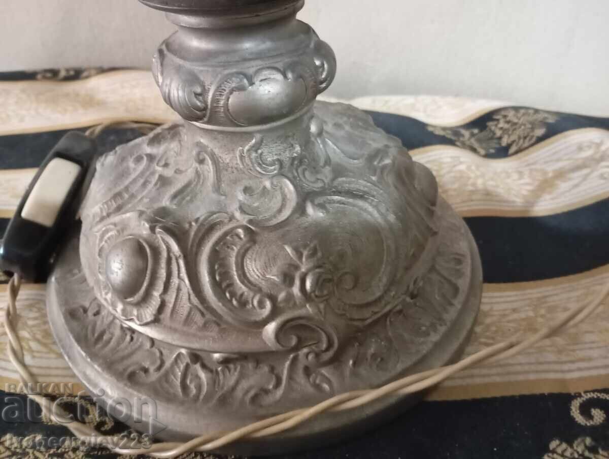 Auction  Vintage table lamp