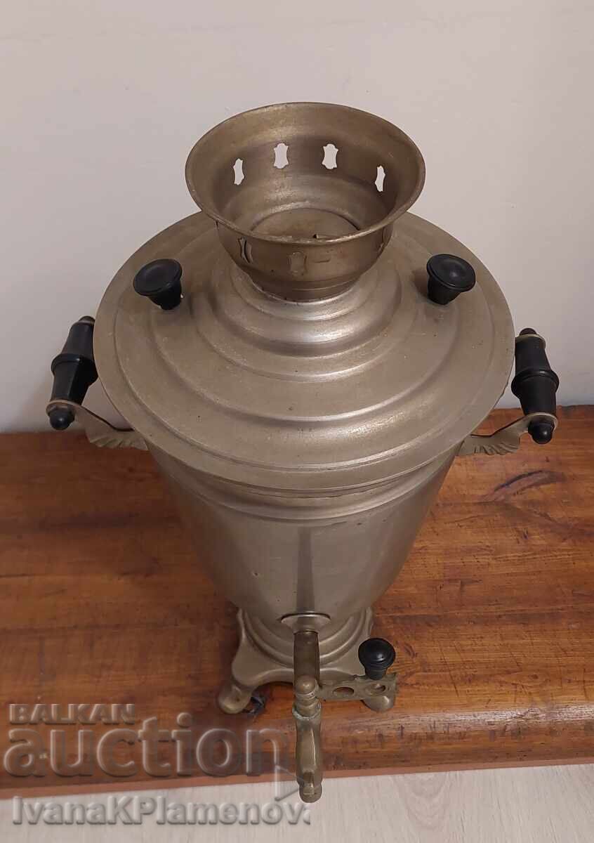 Samovar rusesc pentru cunoscători cu preț 40.00 BGN | € 20.45 Samovar rusesc pentru cunoscători cu preț 40.00 BGN | € 20.45